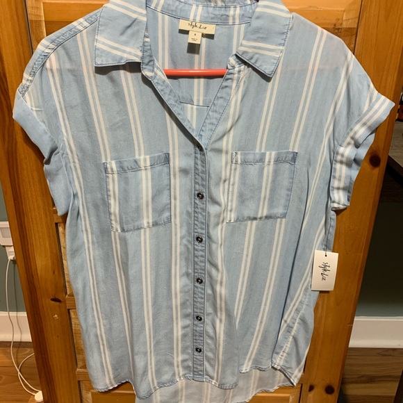 Shirt - Picture 1 of 3